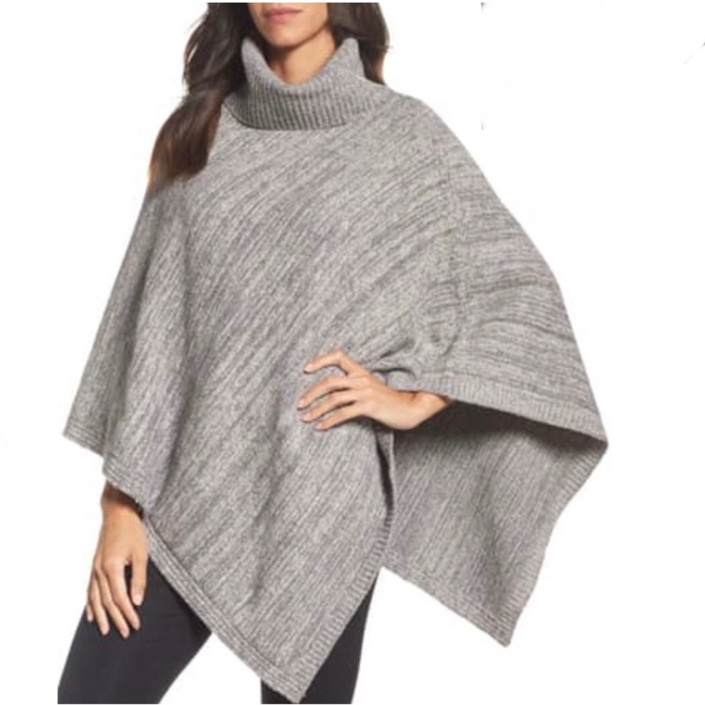 Barefoot Dreams cozychic knit poncho one size